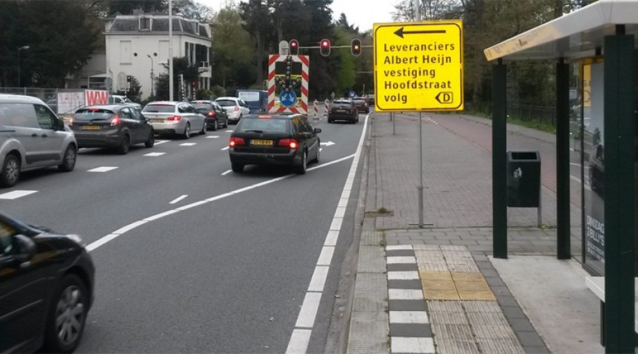 Hoofdstraatdriebergenopengebroken
