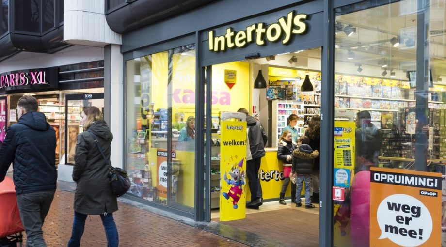 Intertoys eerste wapenfeit doorstart green swan verkoop acht winkels toys r us