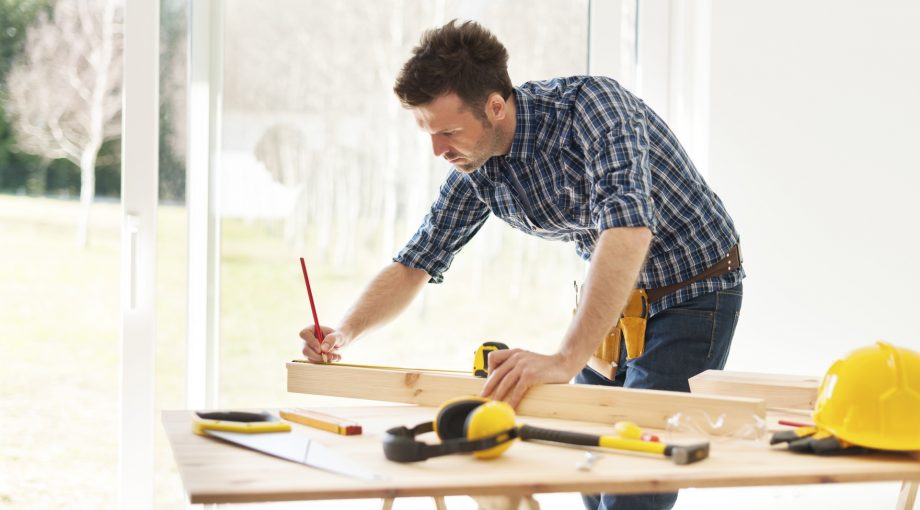 Klussen verbouwing gereedschap bouw nieuwbouw Thinkstock