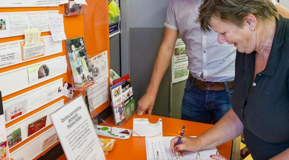 Koopzondag holten handtekening ronals hissink