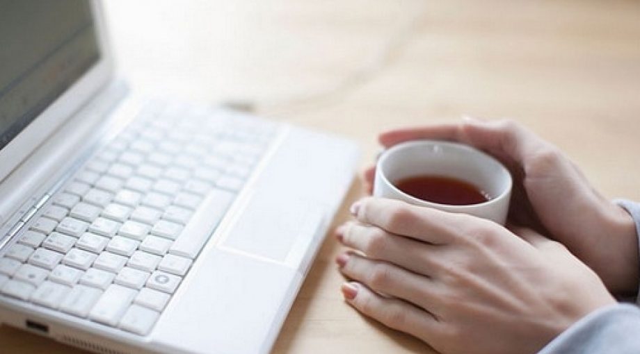 Laptop dame typen koffie 335