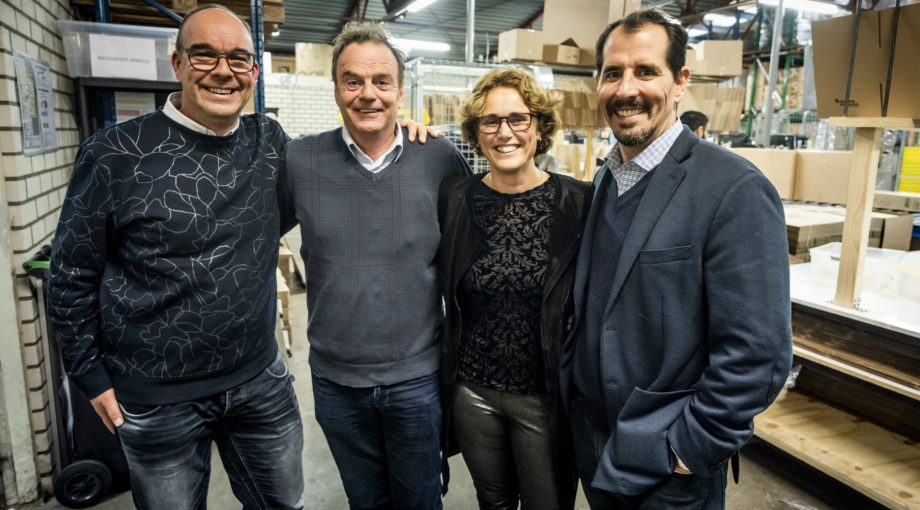 Mamaloes open hiring loes de volder