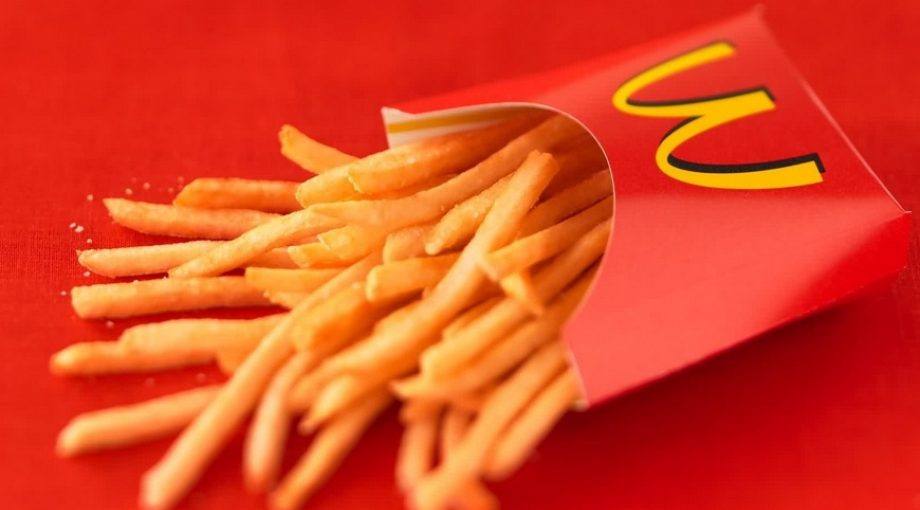 Mcdonalds friet rood fastfood groot