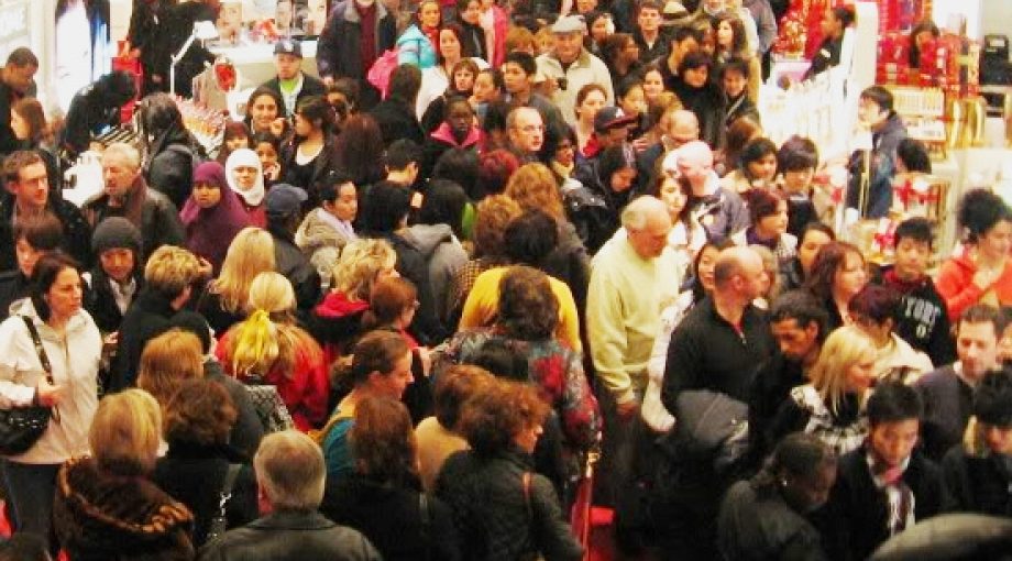 Mensenmassa pinksteren openingstijden middelgroot