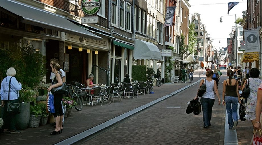 Negen straatjes amsterdam winkelgebied autovrij fietsers voetgangers