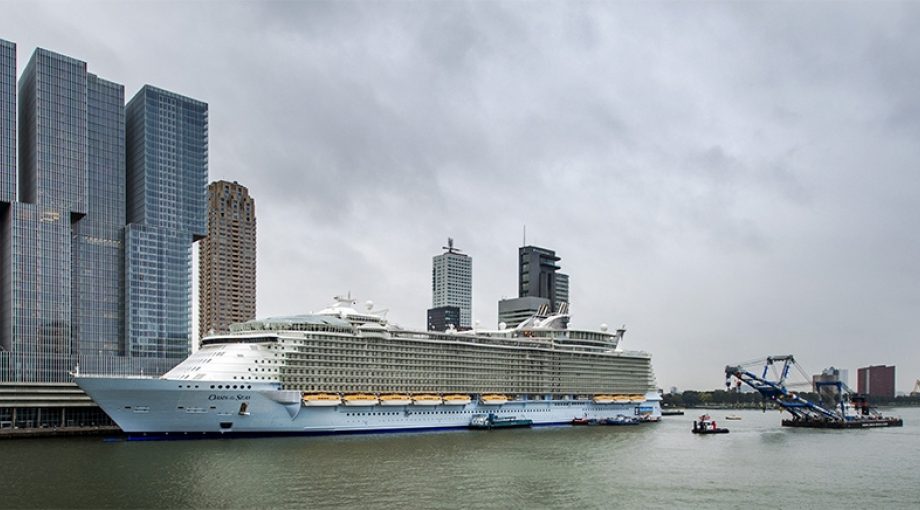 Oasis of the sea cruiseschip de rotterdam haven