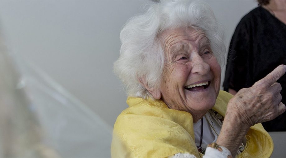 Oma vrolijk lachen omapost brief1065