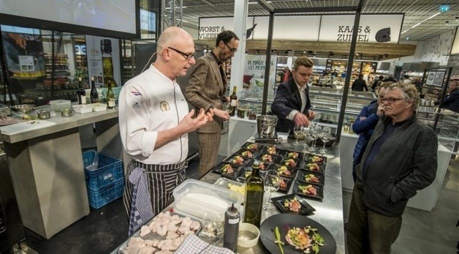 Openingsligro showkok reiniervanwilligen