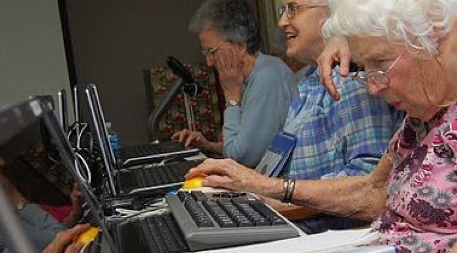 Oud pc middelgroot