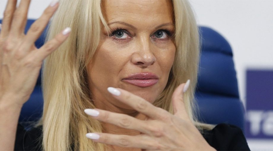 Pamelaandersoncampagne1065