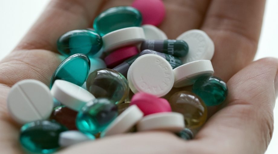 Pillen medicijnen hand 1000