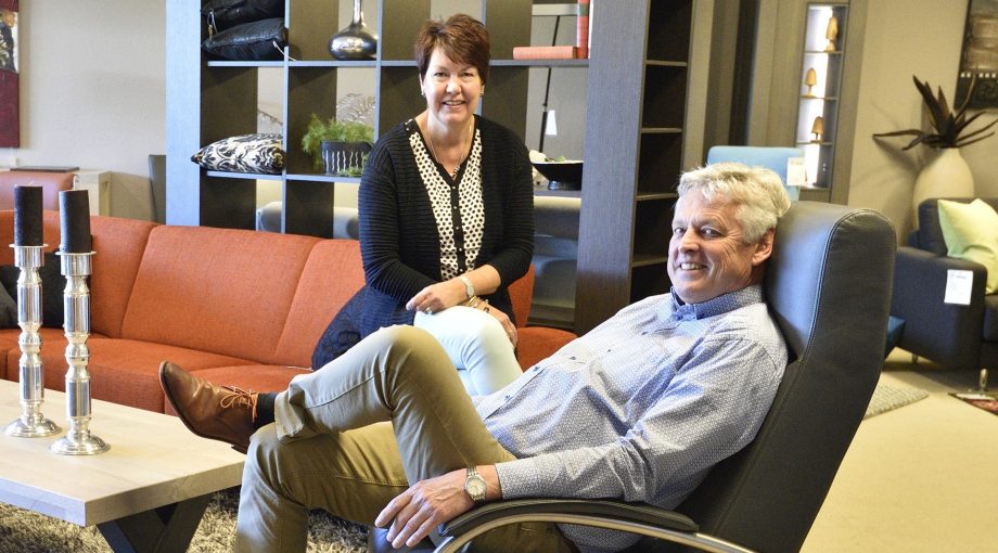 Renesnijder gouwe meubel pimmul