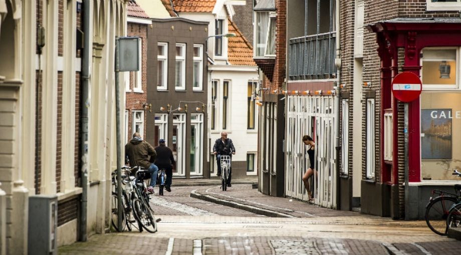 Rosse buurt groningen sluiting kroegbaas prositutie