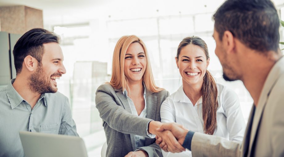 Samenwerken zonder managers manager werken oholacracy pr communicatie bureau Coopr overstap