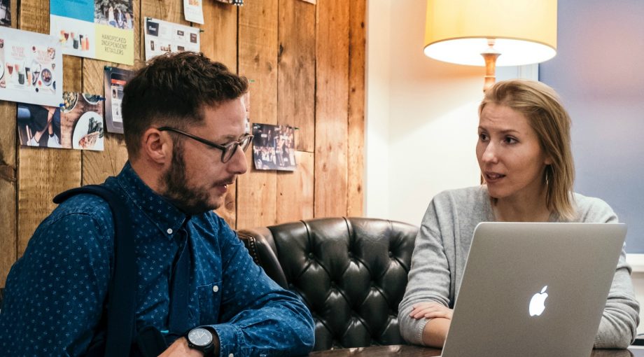 Slechtnieuwsgesprek voeren brengen werknemer
