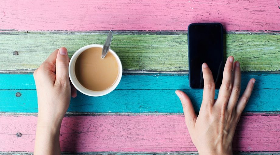 Smartphone tafel koffie groot