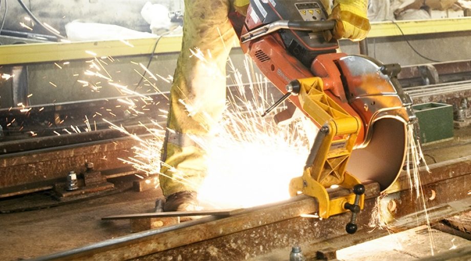 Snijmachine vonken rails