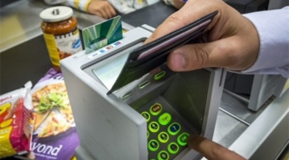 Supermarkt kassa pinnen 335