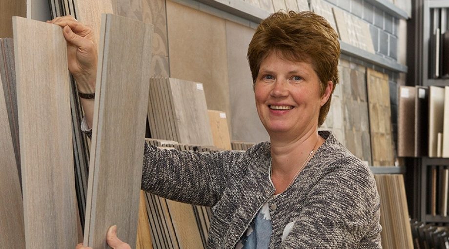 Tegel showroom vrouwen gerard vrakking