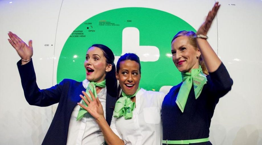 Transavia uniform stewardessen 335