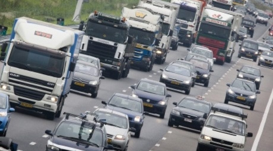 Verkeer snelweg middelgroot