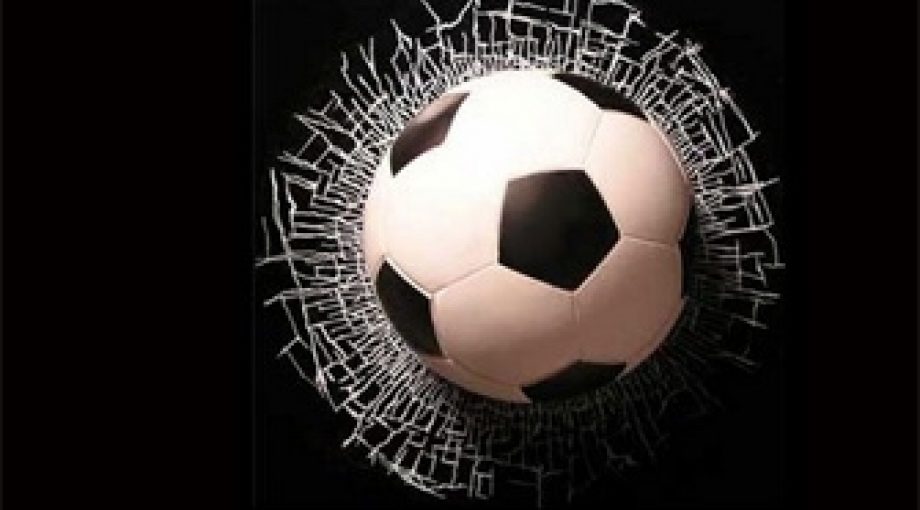 Voetbal aan diggelen 335