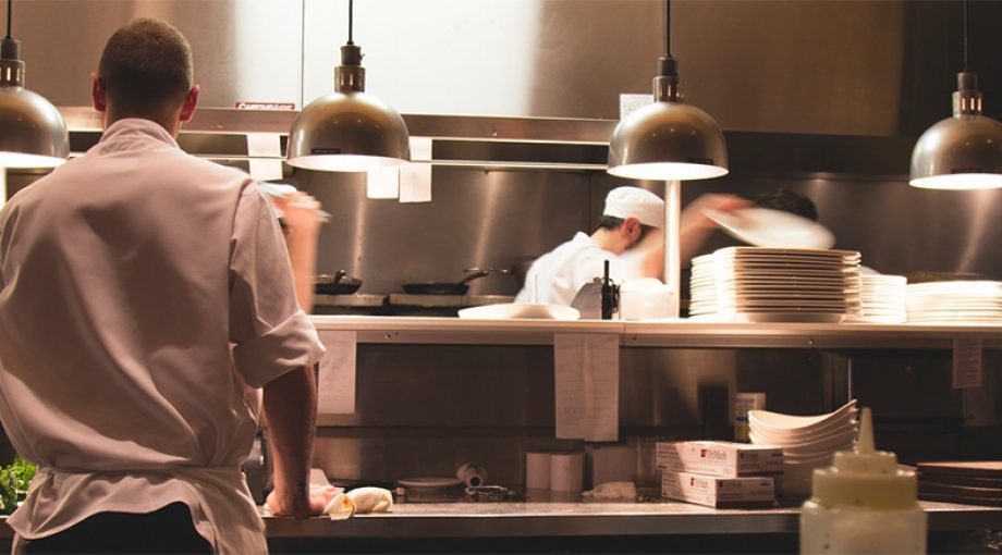 Vrouwenmannenbewijzenkoktopkokchefwerk1065