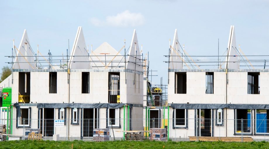 Woningmarkt huizen bouwen groot
