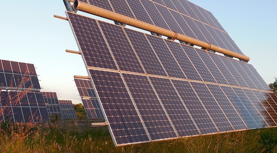Zestigvoetbalveldenaanzonnepanelen1065