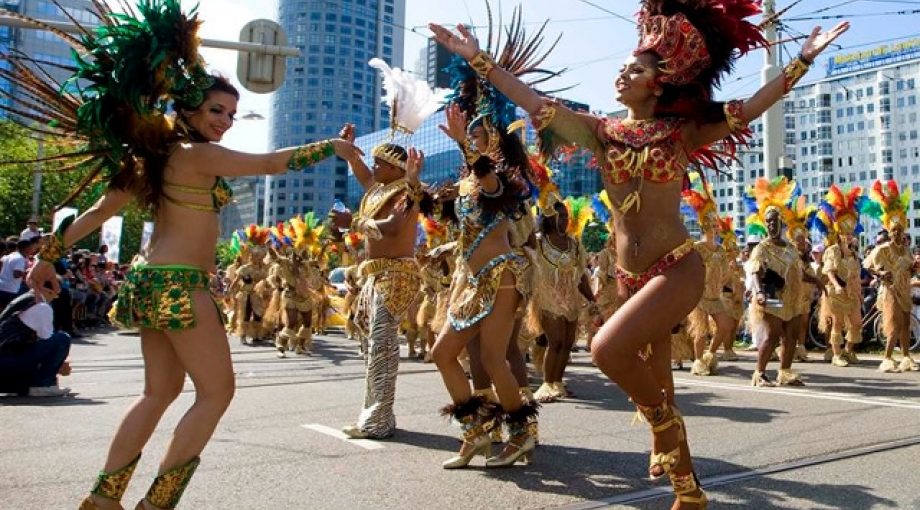 Zomercarnaval rotterdam regen onstuimig weer 335