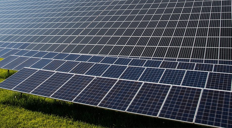 Zonneparkzonnepanelen1065