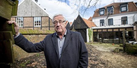 Nieuwe eigenaar Harry Oude Weernink aan de achterzijde FOTO ROBIN HILBERINK