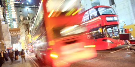 Brexit Boris Johnson bus afgrond