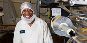 Greyston bakery mike brady interview purpose day open hiring aannemen personeel werknemers geen sollicitatiegesprek research vragen wachtlijst 2