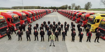 Melis logistics vrachtwagen vrachtwagens vrachtwagenbedrijf eigen opleiding vrachtwagenchauffeur chauffeurs bloeiende economie instructeur lesauto investering interne