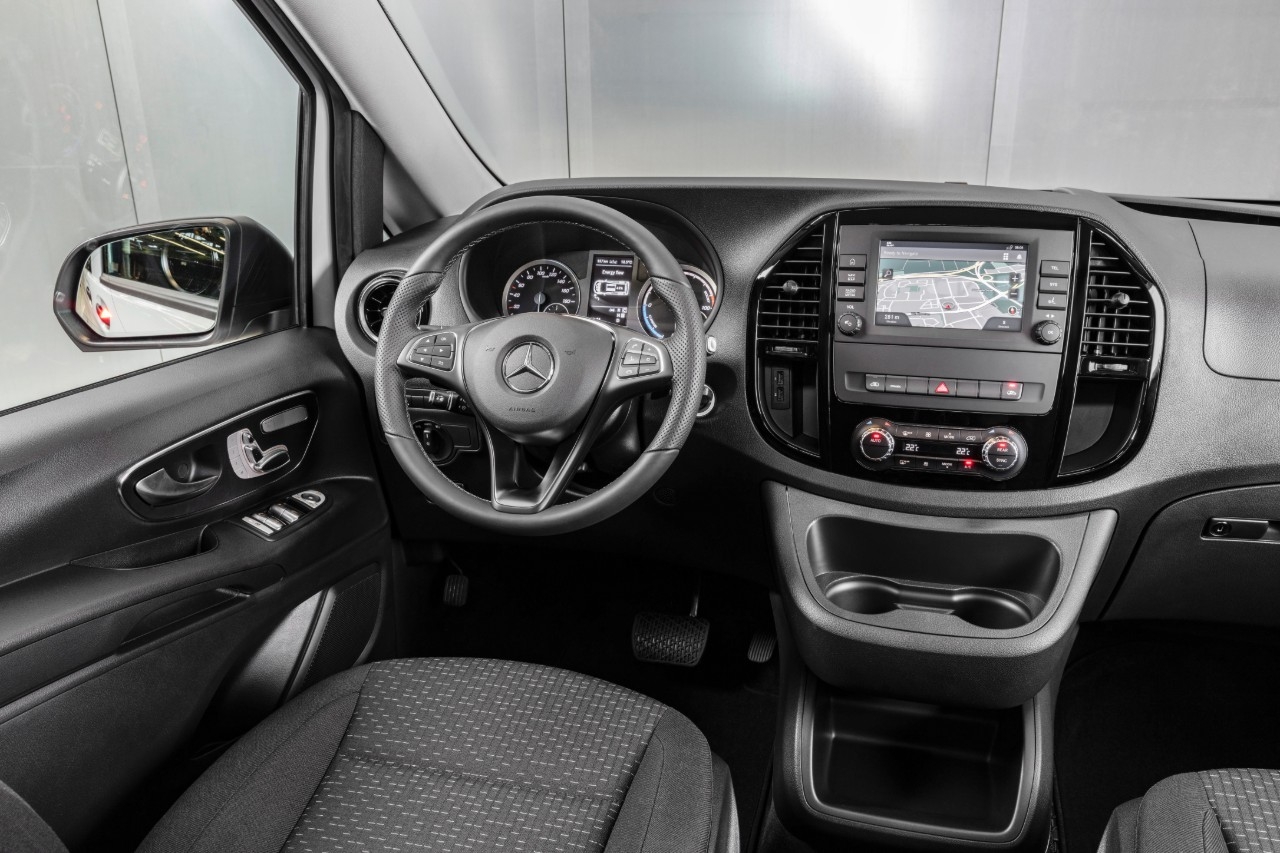 Mercedesbenz evito wit interieur
