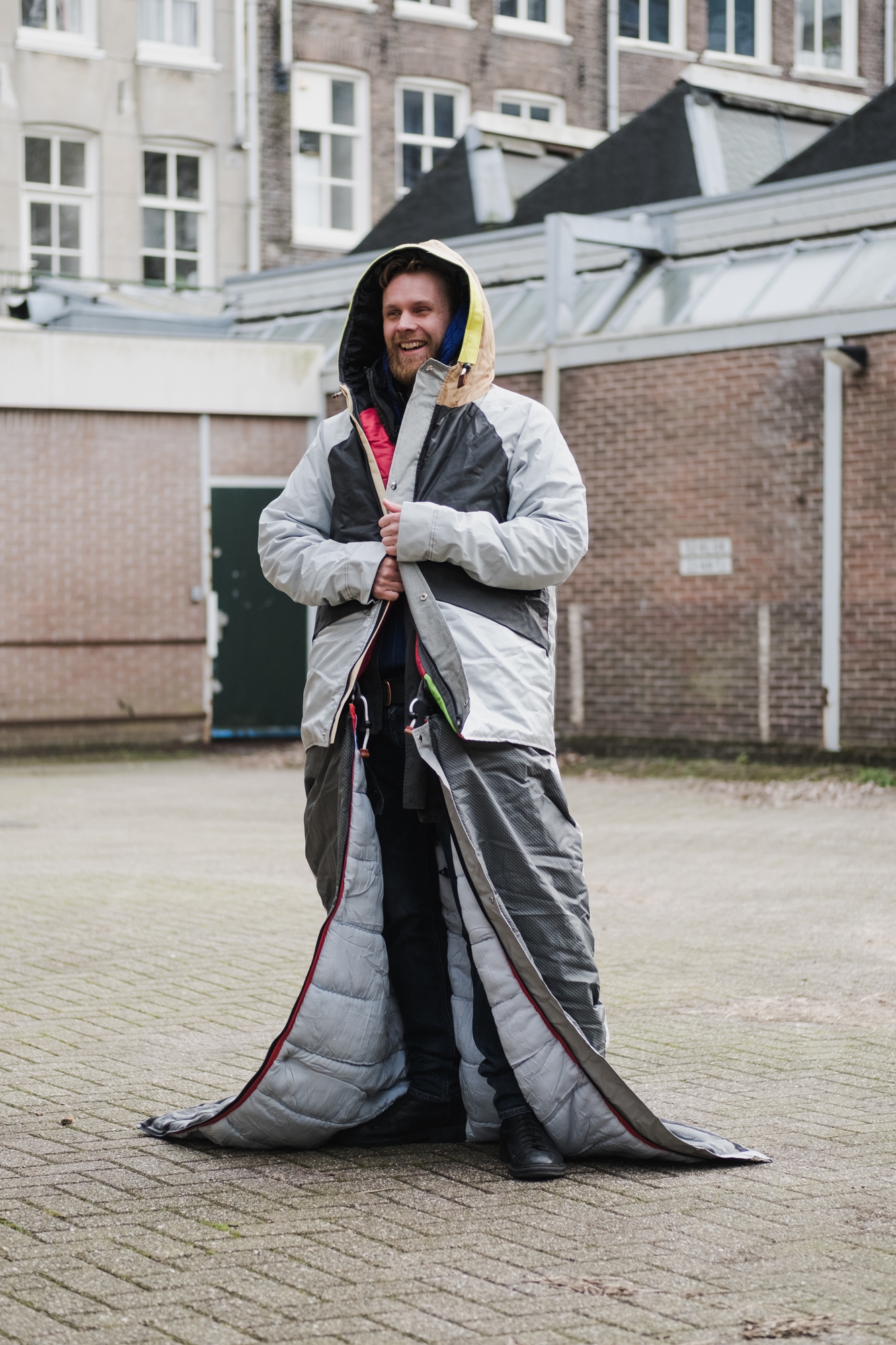 Sheltersuit bedrijf beschermt kwetsbare daklozen jassen