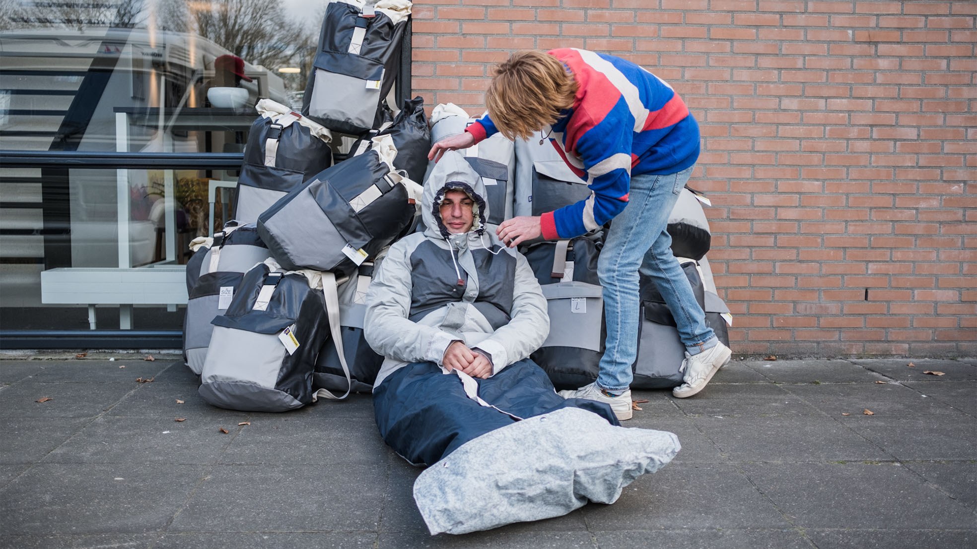 Sheltersuit daklozen corona straat