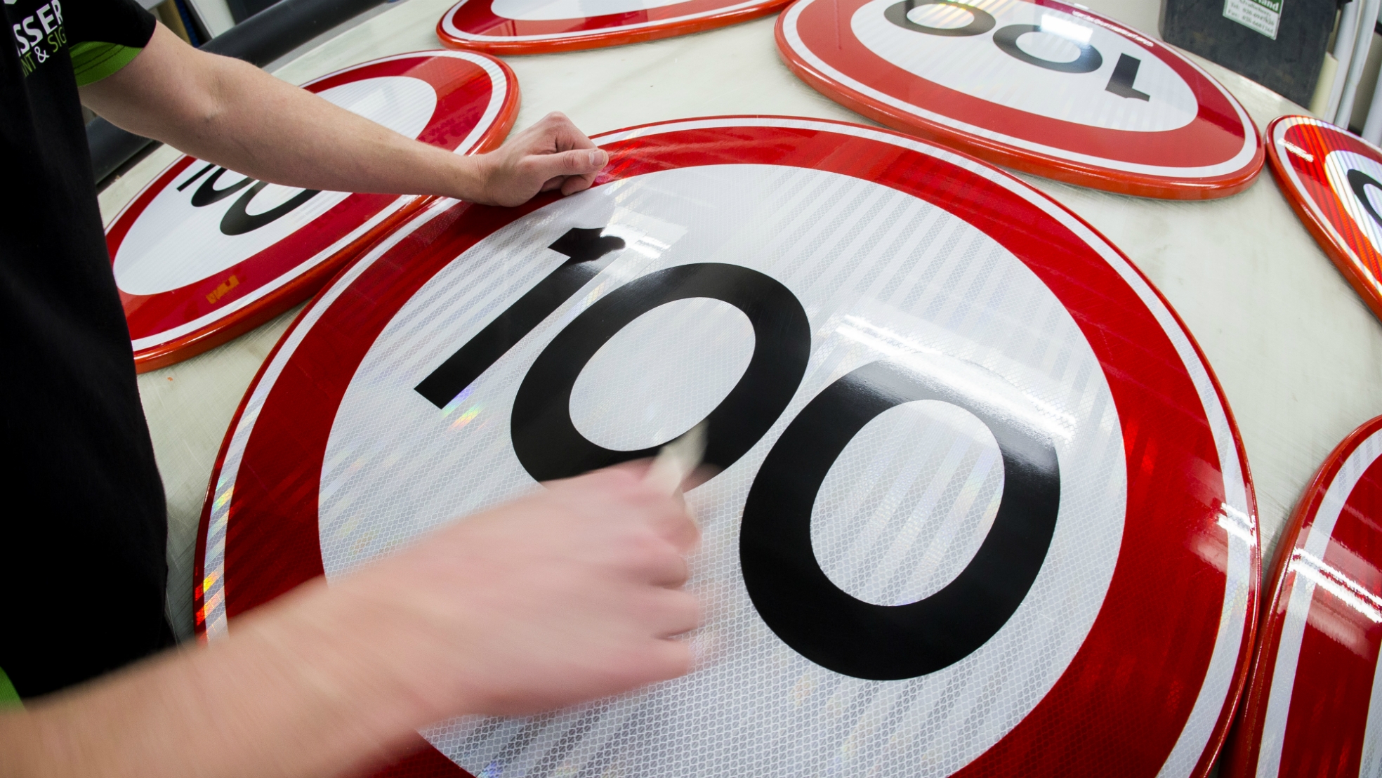 Snelheid 100 120 verkeersbord