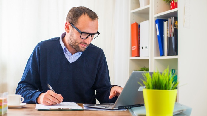 Thuiswerken corona virus zo online overleggen collega vergaderen