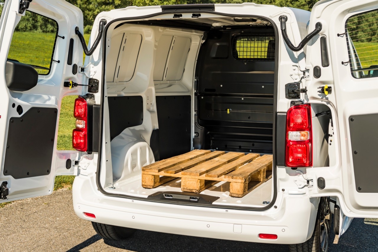 Toyota proace bestelwagen elektrisch laadruimte