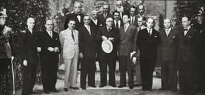 Foto di gruppo del II governo De Gasperi.