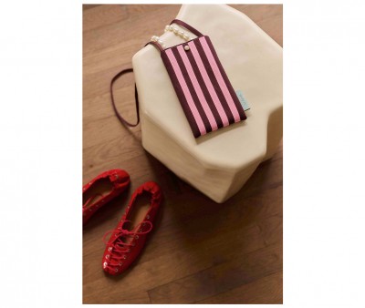 Bolsa de telefone tricotada Chocolate + Bubblegum The Sticky Sis Club