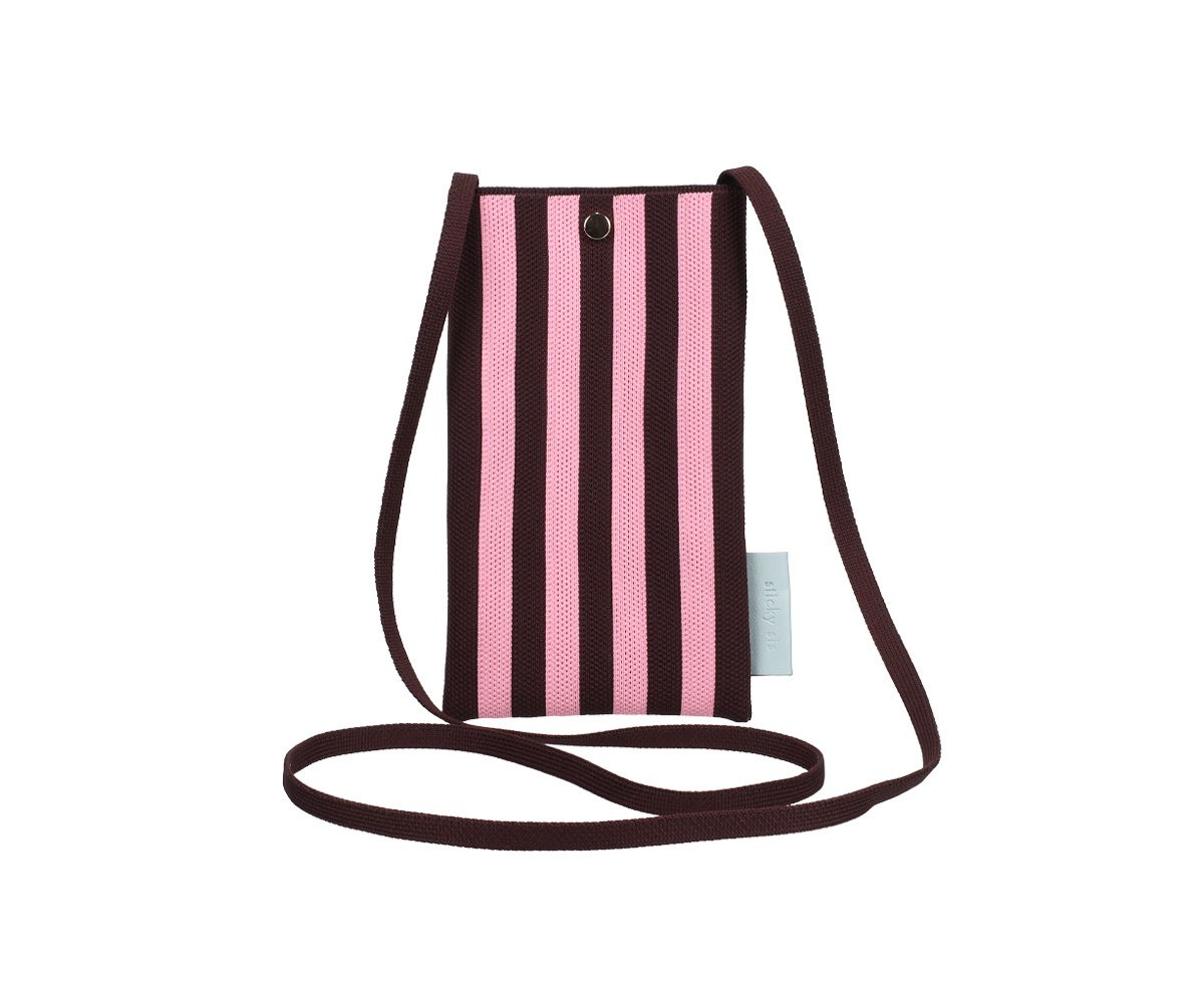 Bolsa de telefone tricotada Chocolate + Bubblegum The Sticky Sis Club