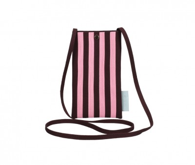 Bolsa de telefone tricotada Chocolate + Bubblegum The Sticky Sis Club 
