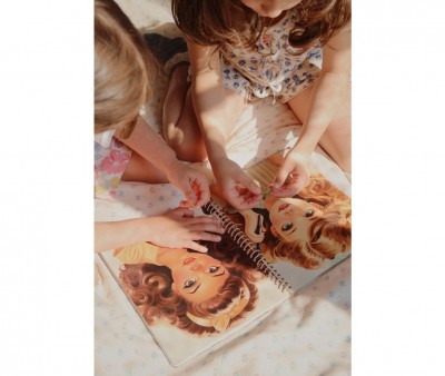 Livro de adesivos Glame Me Up