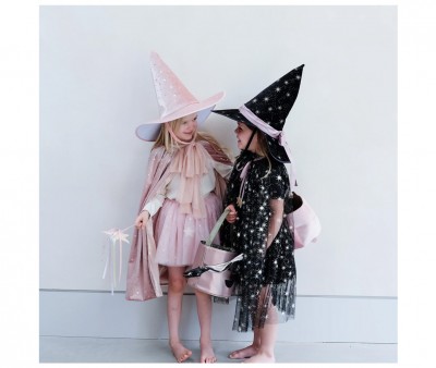 Capa con Volantes Witch Agatha