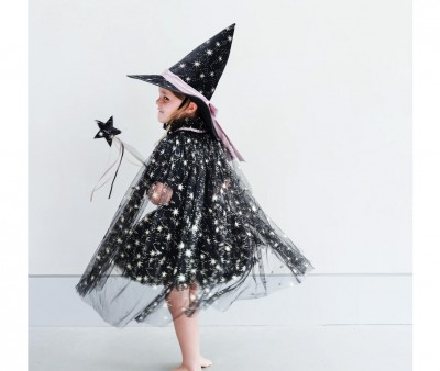 Capa con Volantes Witch Agatha