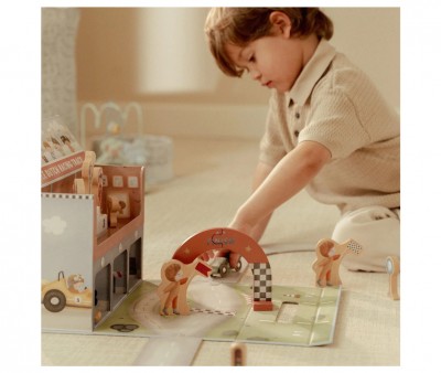 Caja de Juego con Pista de Carreras FSC