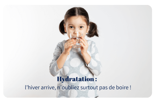 En hiver, on a souvent tendance à oublier de boire, persuadé que notre corps n’en a pas autant besoin qu’en été. Pourtant, une hydratation suffisante est cruciale pour notre santé, quel que soit le climat. Entre les chocs thermiques, l’air sec des intérieurs chauffés, et la baisse naturelle de la sensation de soif, il est essentiel de rester vigilant. Une bonne hydratation en hiver est aussi importante que durant les mois chauds.